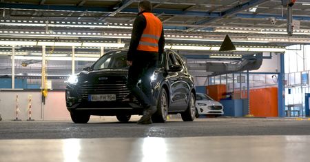 Samochody będą wyjeżdżać z fabryki same? Intrygujące testy Forda