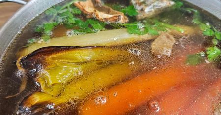 Dodaj dwie sztuki do rosołu. Żadne kostki i maggi nie będą potrzebne