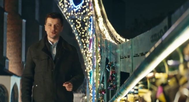 Kłódki na moście zakochanych reklamują pożyczkę gotówkową w Banku Millennium (wideo)
