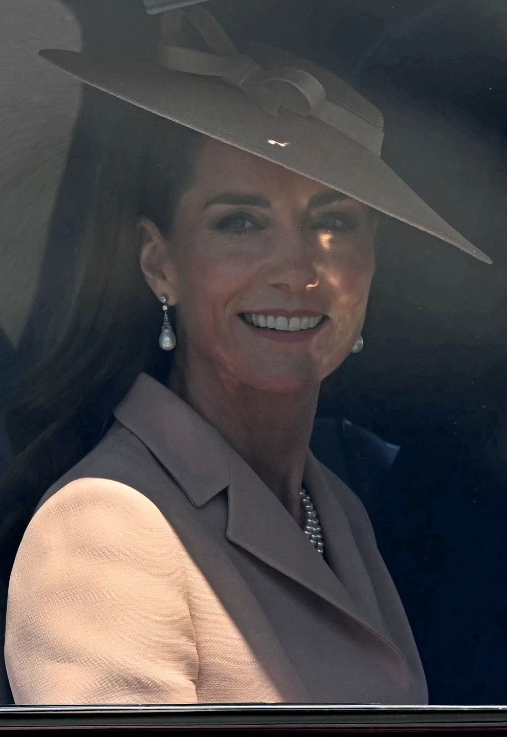 Macronowie składają wizytę księciu Williamowi i księżnej Kate