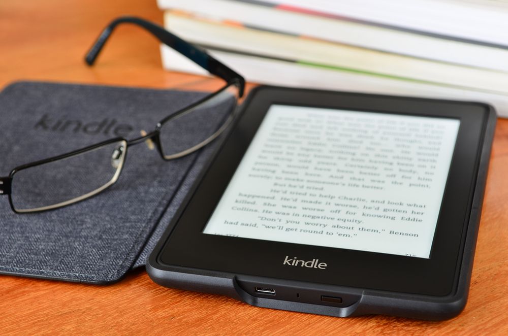 Zdjęcie kindle pochodzi z serwisu shutterstock.com