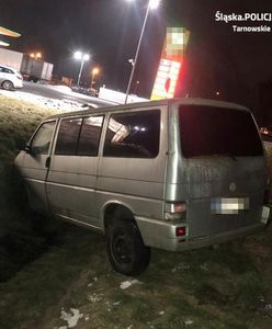 Tarnowskie Góry. Miał 2,5 promila alkoholu, jazdę skończył w rowie