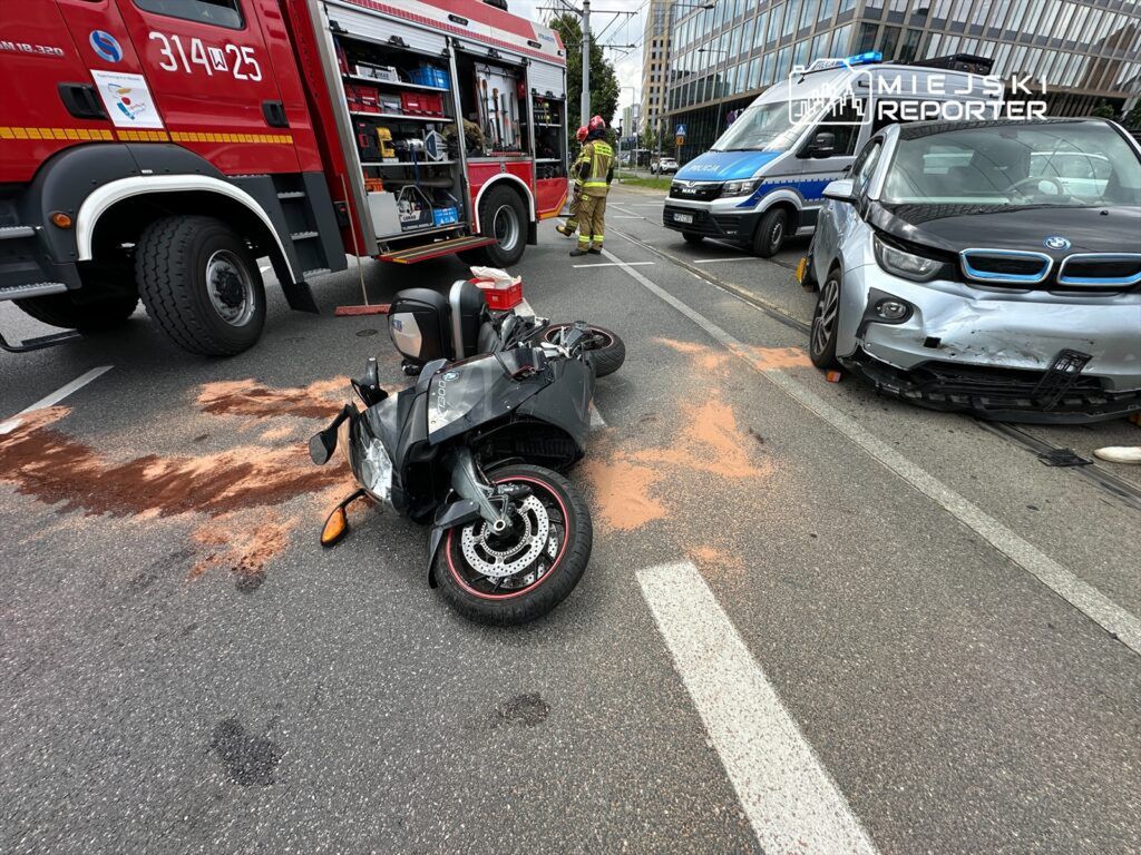 Warszawa. Wypadek dwóch BMW na Mokotowie. Jedna osoba w szpitalu