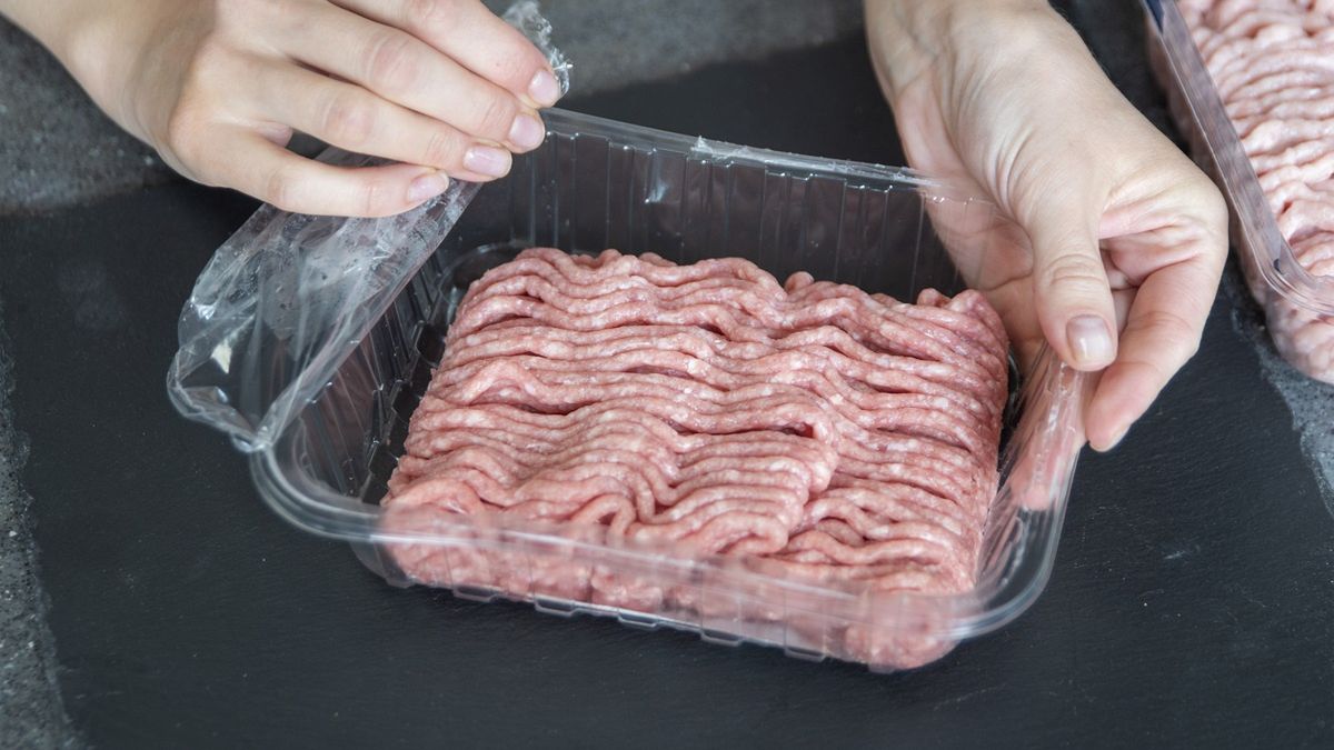 Gdzie wyrzucać tacki po mięsie?