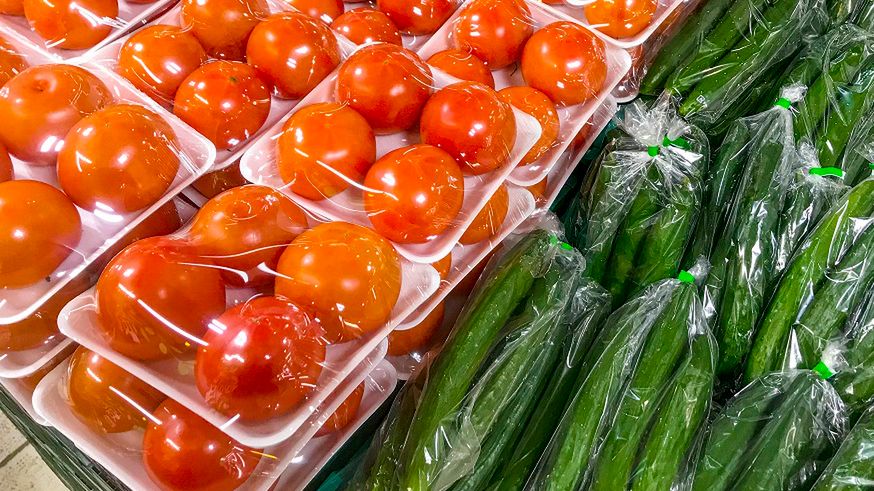 Ogórek z pomidorem – czy to naprawdę niezdrowe połączenie?