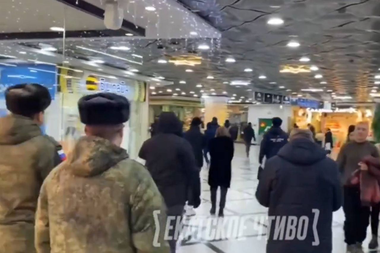 Russian services were looking for military volunteers in a shopping mall in Yekaterinburg.