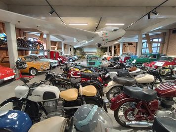 Muzeum Motoryzacji i Techniki Zamek Topacz – auta i świat Kiepskich