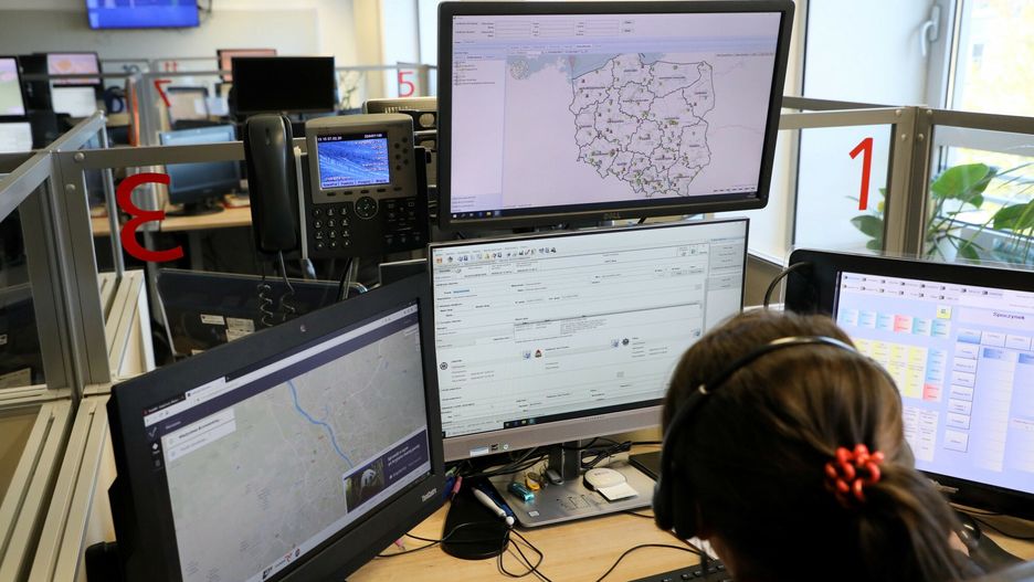 Warszawa. Trwa postępowanie w sprawie operatora, który odmówił wysłania karetki do potrzebującej kobiety