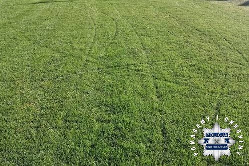 Wjechali hulajnogami na boisko. Naprawa murawy ma kosztować 6 tys. zł