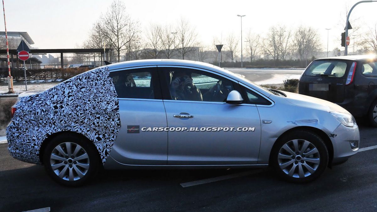 Opel Astra Sedan (źródło Carscoop)