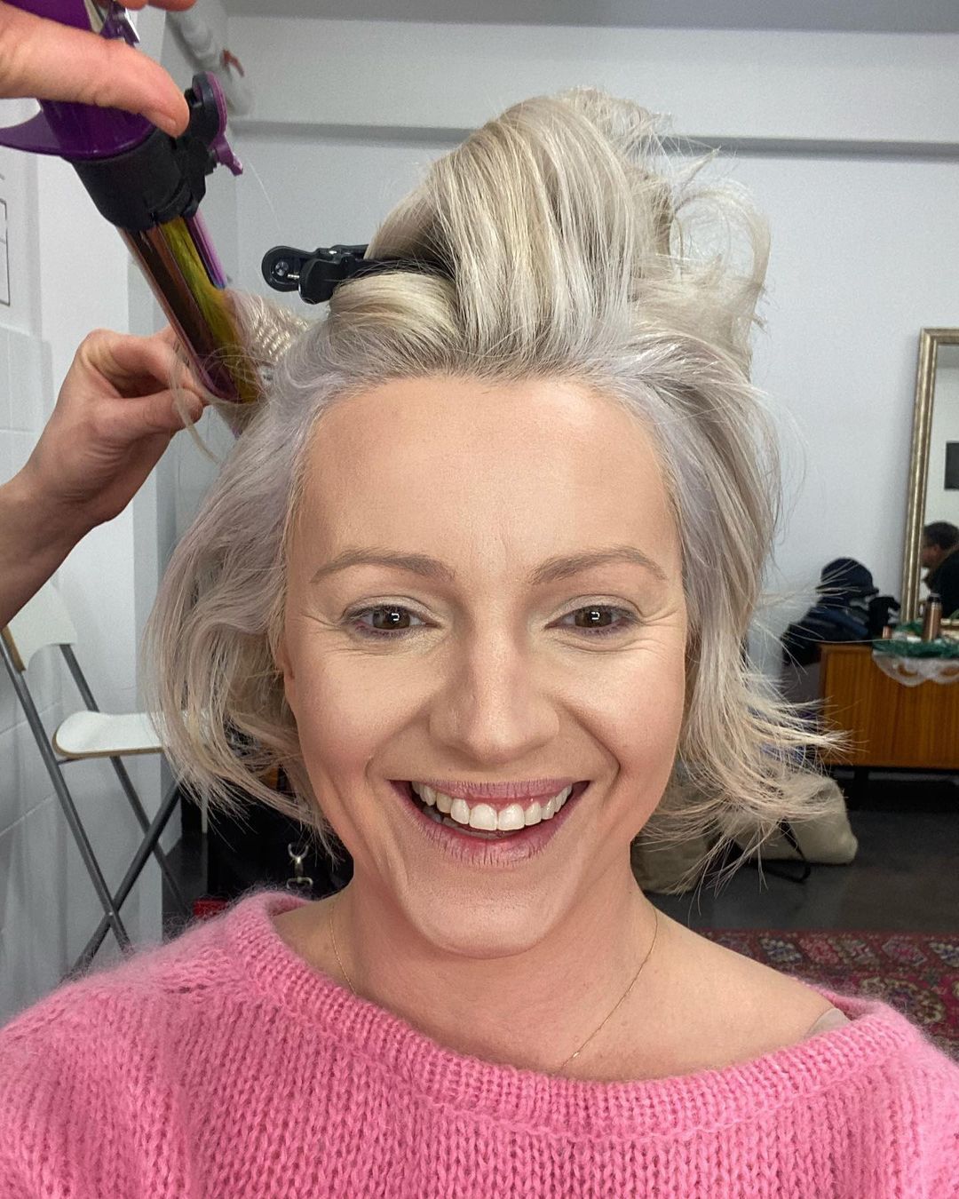 Dorota Szelągowska raczy się papierosem