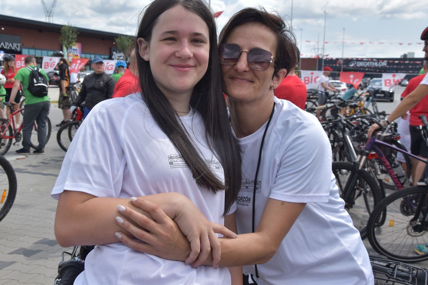 Rowerzyści przejechali z placu przed BIG Gorzów na stadion przy ul. Wyszyńskiego.
