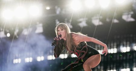 Kolejne zaręczyny i słowa po polsku na koncercie Taylor Swift w Polsce. "ŻARTUJESZ?"
