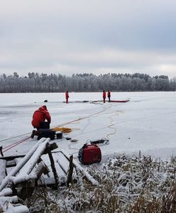 Pod wędkarzem załamał się lód. Mężczyzna nie żyje