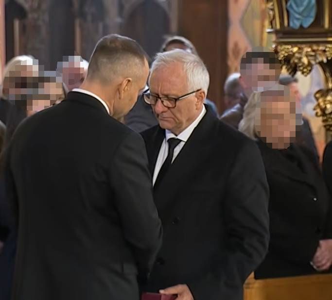 Zdzisław Litewka odbiera odznaczenie 