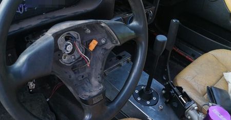 Driftował BMW na oczach policjantów. Stracił dowód z rozmachem. Oprócz tego 3000 zł i 15 punktów