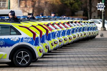 Policja ma nowe radiowozy. Wszystkie trafią do jednego województwa