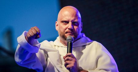 Wezwanie dla ojca Szustaka. "Potraktował abp. Gądeckiego jak kolegę"