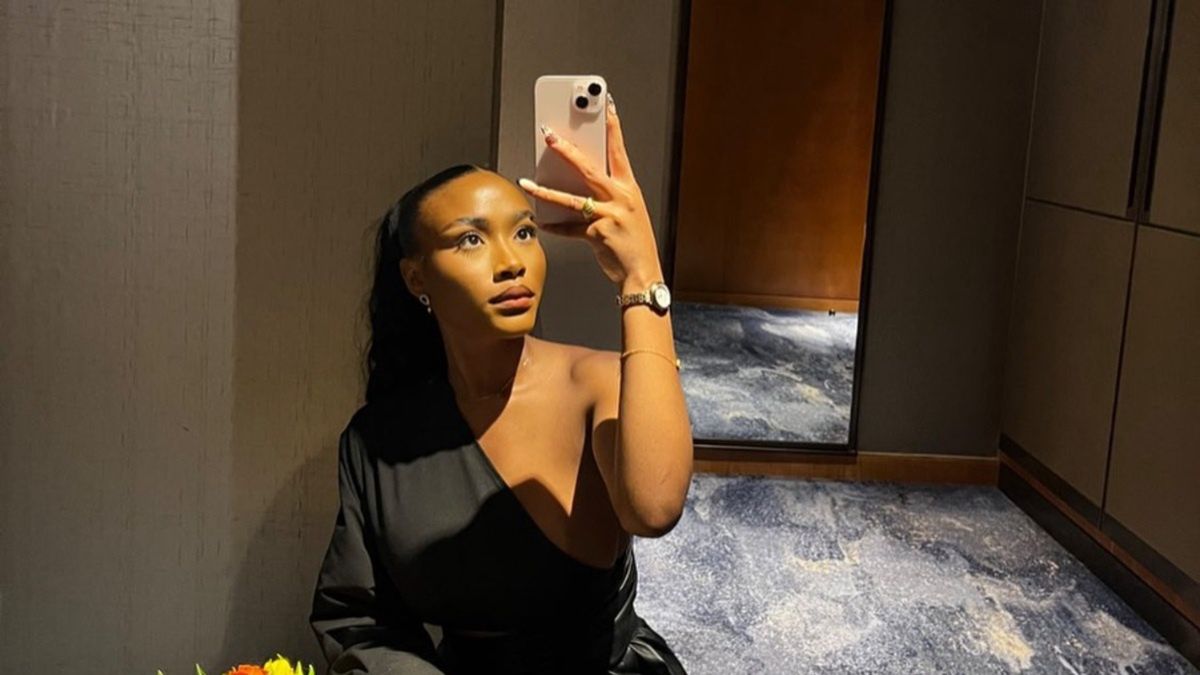 Tolami Benson wspiera piłkarza Bukayo Sakę