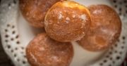 Gdy bratowa poczęstowała mnie tymi pączkami, przepadłam. Długo nie mogłam odgadnąć głównego składnika