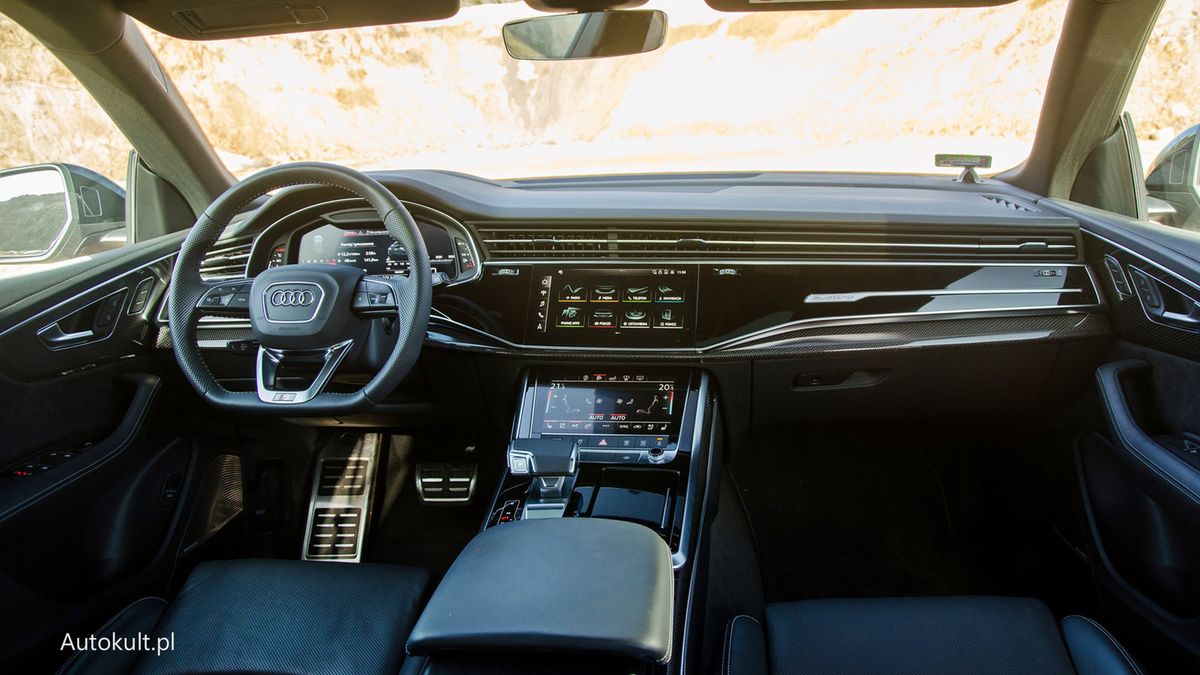 Ekran, ekranem pogania, a analogowe rozwiązania odchodzą w zapomnienie - tak wygląda wiele współczesnych aut