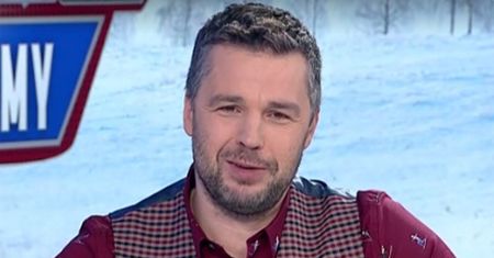 Kiedyś przebrał się za penisa. Dziś jest gwiazdą TVP Info