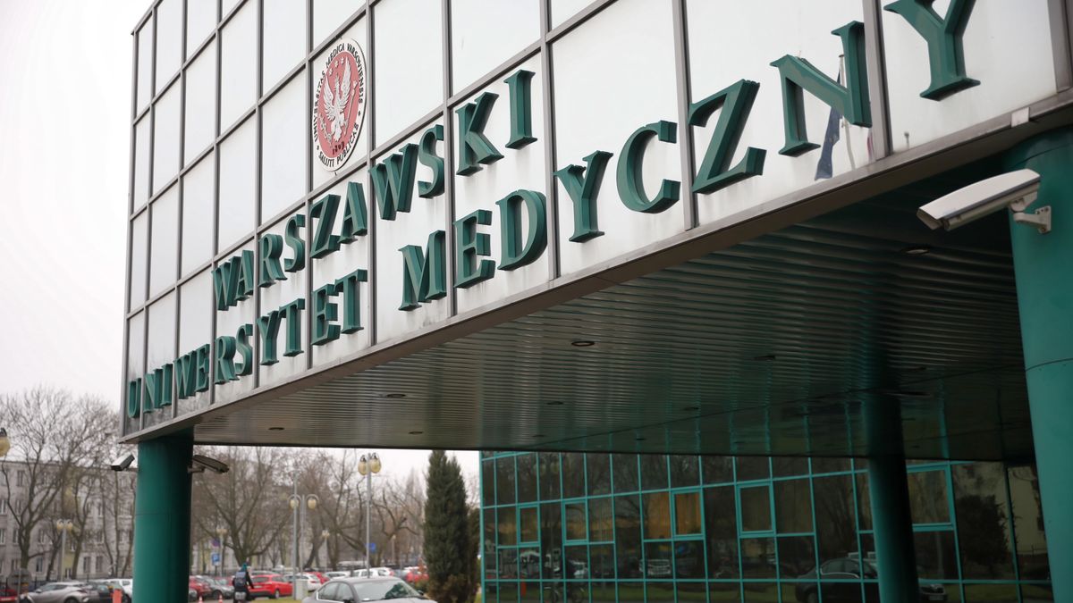 Szefowa Centrum Medycznego WUM zapłaciła głową za aferę ze szczepieniami.