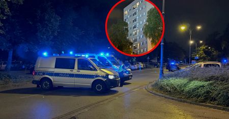 Finał akcji w Warszawie. Antyterroryści wyprowadzili mężczyznę z bloku