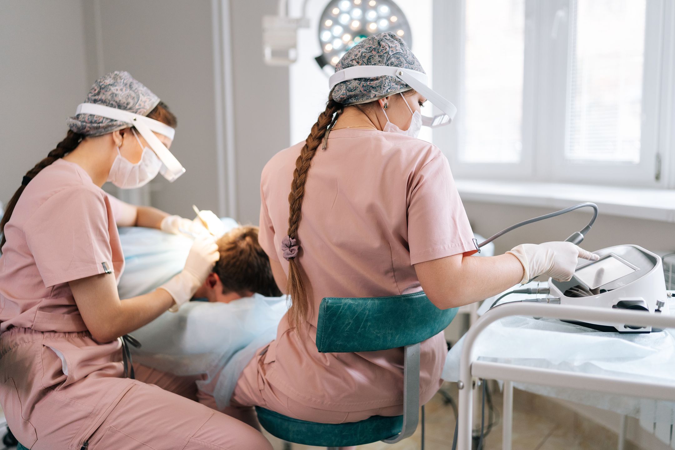 Warto sprawdzić klinikę, z której usług się korzysta 