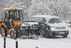 Walczą ze śniegiem. Ponad 1100 pługów i piaskarek