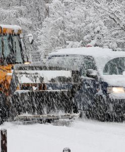Walczą ze śniegiem. Ponad 1100 pługów i piaskarek