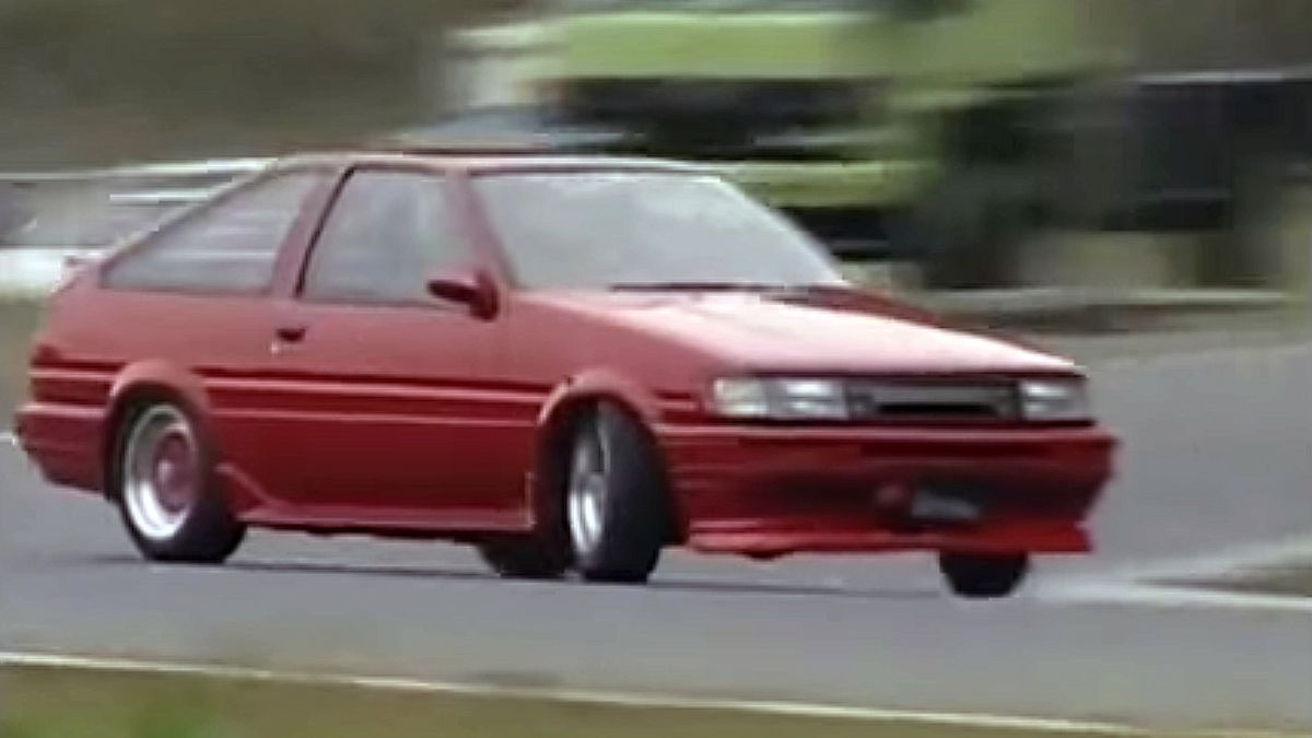 Keiichi Tsuchiya nauczy Cię driftować - godzinna biblia driftera 1