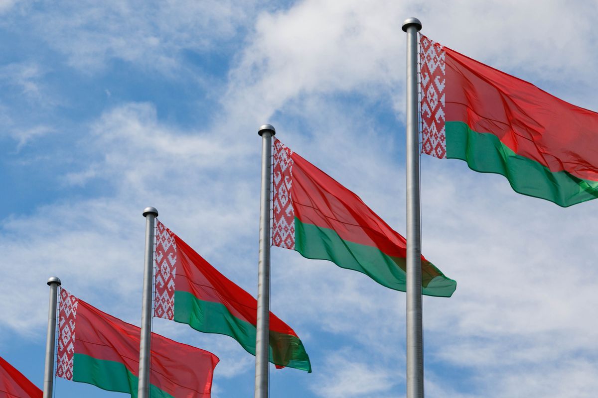 Прапор Білорусі (Photo by Volha Shukaila/SOPA Images/LightRocket via Getty Images)