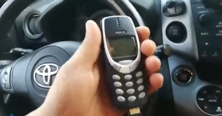 Kultowy telefon wrócił. Teraz służy złodziejom