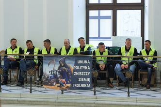 Protest rolników w Sejmie. Czekają na Tuska. "Naprawdę jesteśmy zdesperowani"
