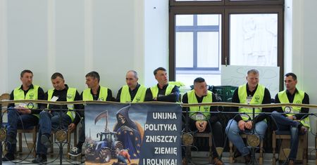 Protest rolników w Sejmie. Czekają na Tuska. "Naprawdę jesteśmy zdesperowani"