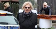 Sylwia Wysocka w asyście policji weszła do dawnego domu. Trzy lata temu została BRUTALNIE POBITA przez partnera (ZDJĘCIA)