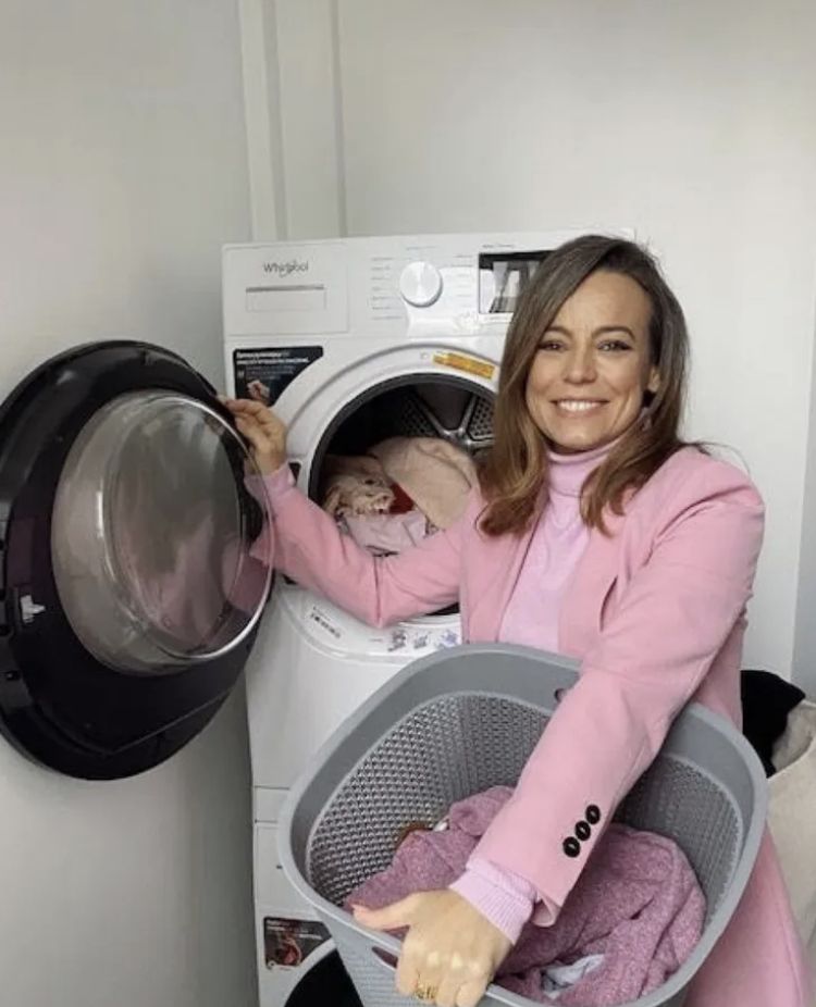 Anna Mucha w pralni