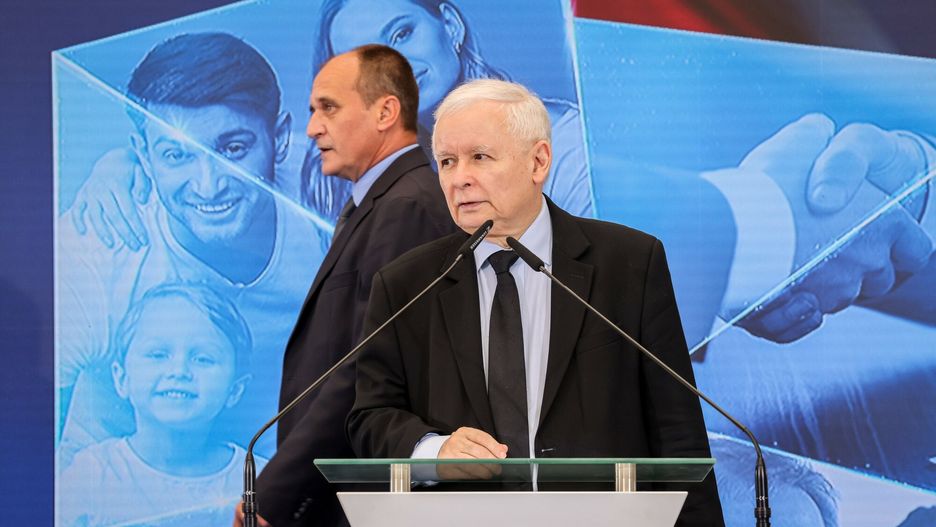 Wsp�lne wyst?pienie Jaros?awa Kaczy?skiego i Paw?a Kukiza
14.06.2021 Warszawa Wspolne wystapienie prezesa PiS Jaroslawa Kaczynskiego i lider Kukiz'15 Pawla Kukiza   fot Jacek Dominski/REPORTER
n/z: Pawel Kukiz, Jaroslaw Kaczynski
Jacek Dominski/REPORTER