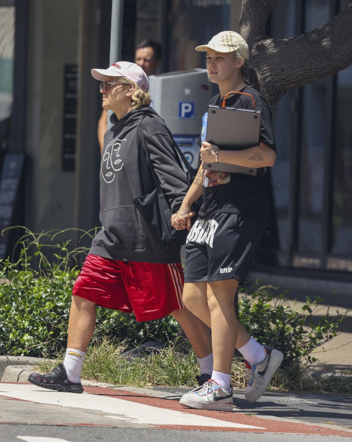 Jojo Siwa spaceruje z ukochaną