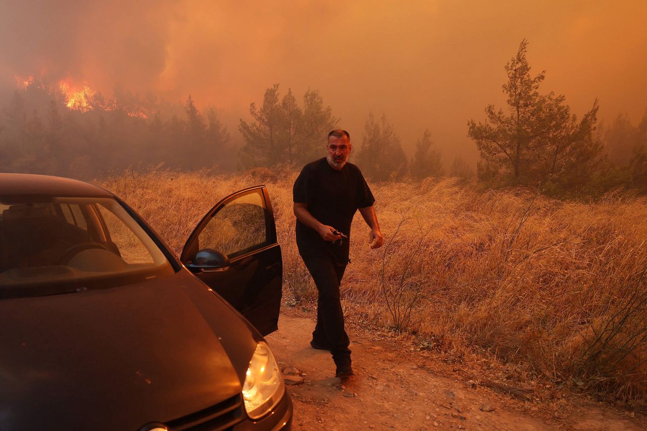 Fire is ravaging Greece. The fire front extends 20 km.