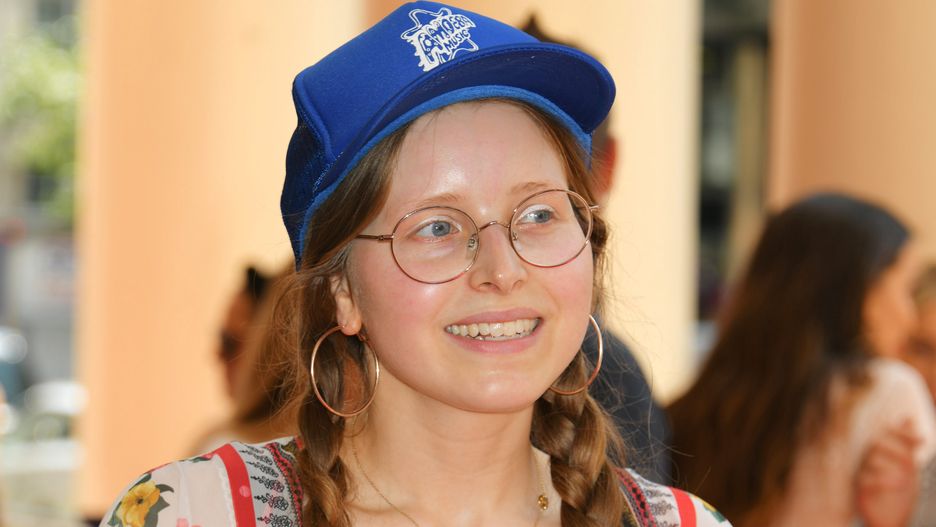Dziecko Jessie Cave ma koronawirusa. Aktora podała kolejne informacje