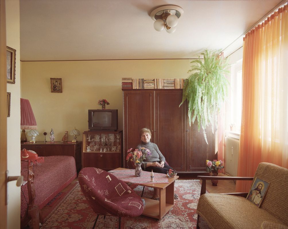 10 pięter i 10 różnych żyć w projekcie rumuńskiego fotografa Bogdana Girbovana 2