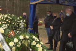 Tłumy opuściły cmentarz, a przyjaciel dalej czuwał nad grobem Krzysztofa Krawczyka