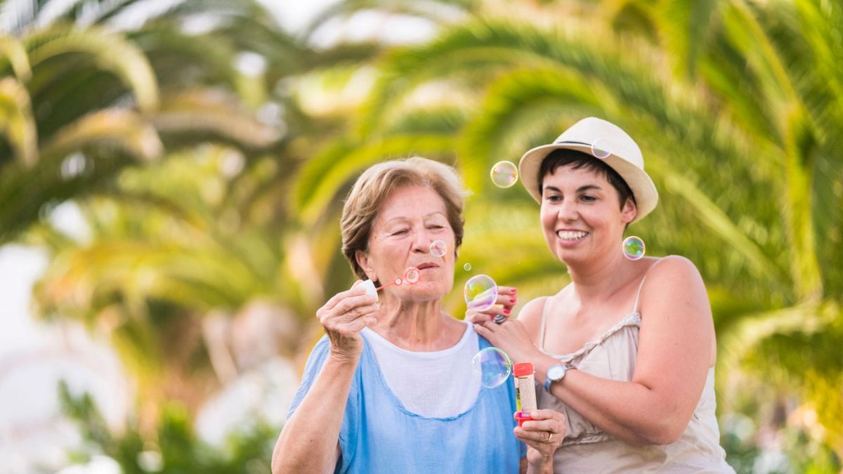 Matka jest zazwyczaj najbardziej znaczącą, i stale obecną, postacią w życiu córki.