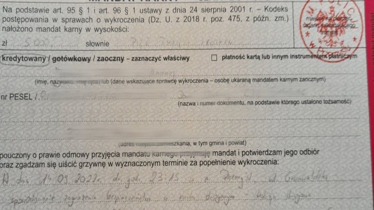 21-latek zbiegł z miejsca kolizji, którą sam spowodował. Później się zreflektował i wrócił