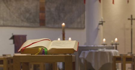 Dolny Śląsk. 38-latek sterroryzował księdza w trakcie mszy. Pomogli wierni