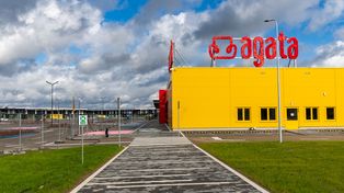 BIG Piła rośnie w oczach. Obiekt zadaszony, parking gotowy