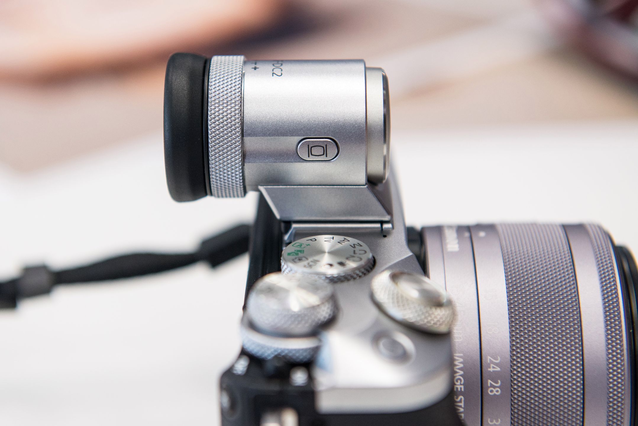 Canon EOS M6, czyli bezlusterkowiec z opcjonalnym wizjerem w naszych rękach 4
