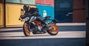 KTM 125 Duke i 390 Duke debiutują w wersji na 2021 r.